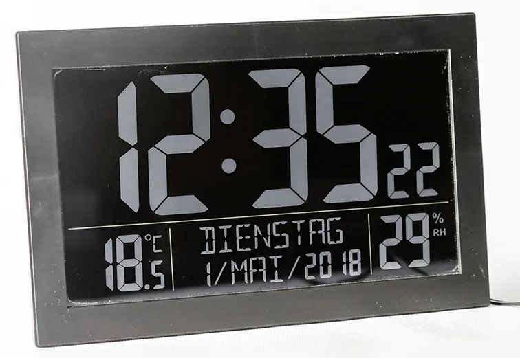 TECHNOLINE Tijdsein gestuurd wandklok, zwart